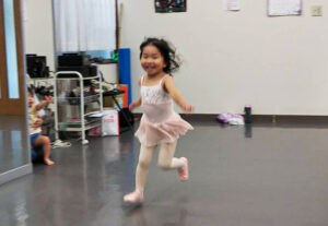 幼児クラス｜舞台からの経験を大切にする奈良県橿原市のマミバレエスタジオ